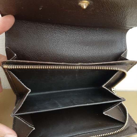Authentic Louis Vuitton used Medium wallet. - Picture 6 of 9